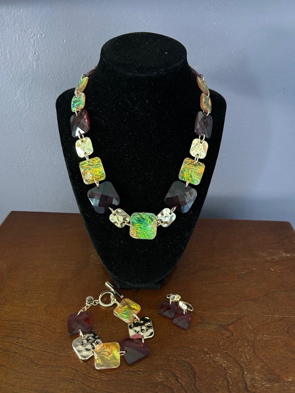 Gloria Vanderbilt Iridescent, Gold and Purple jewelry set